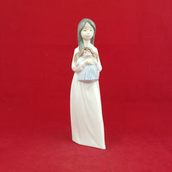 Nao By Lladro - A New Doll 1117 - L/N 1043