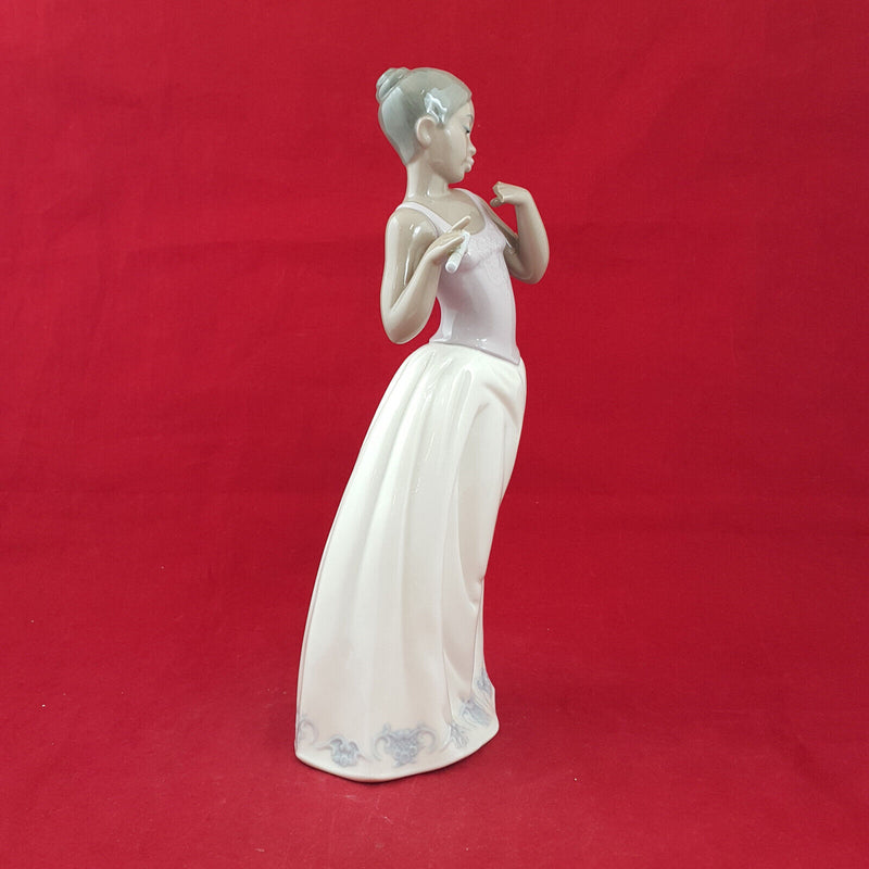 Nao By Lladro - Notes On The Wind 1339 - L/N 1216