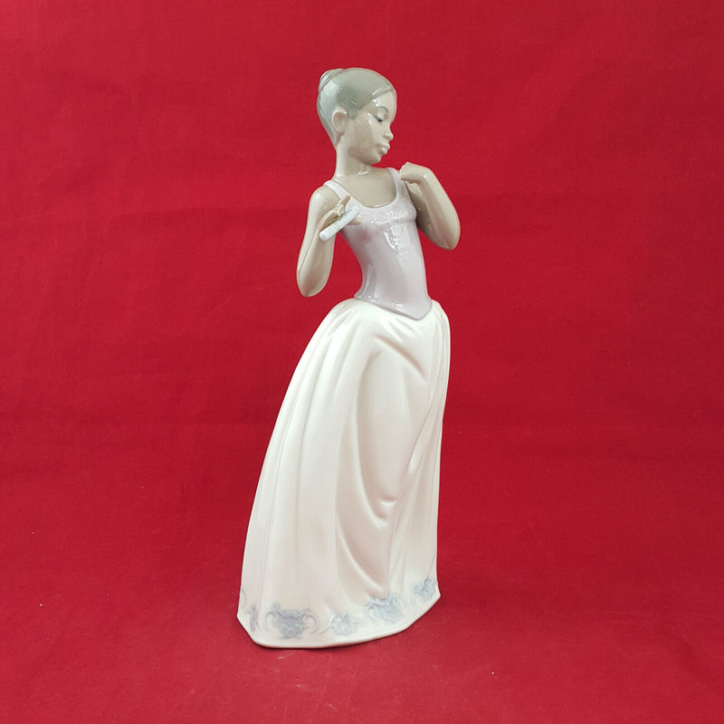 Nao By Lladro - Notes On The Wind 1339 - L/N 1216