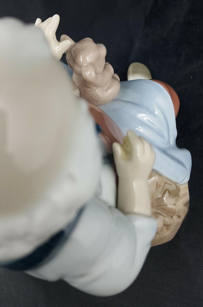 Lladro Santa's Magic Touch Model No. 6774 – Original Box – Brush Missing