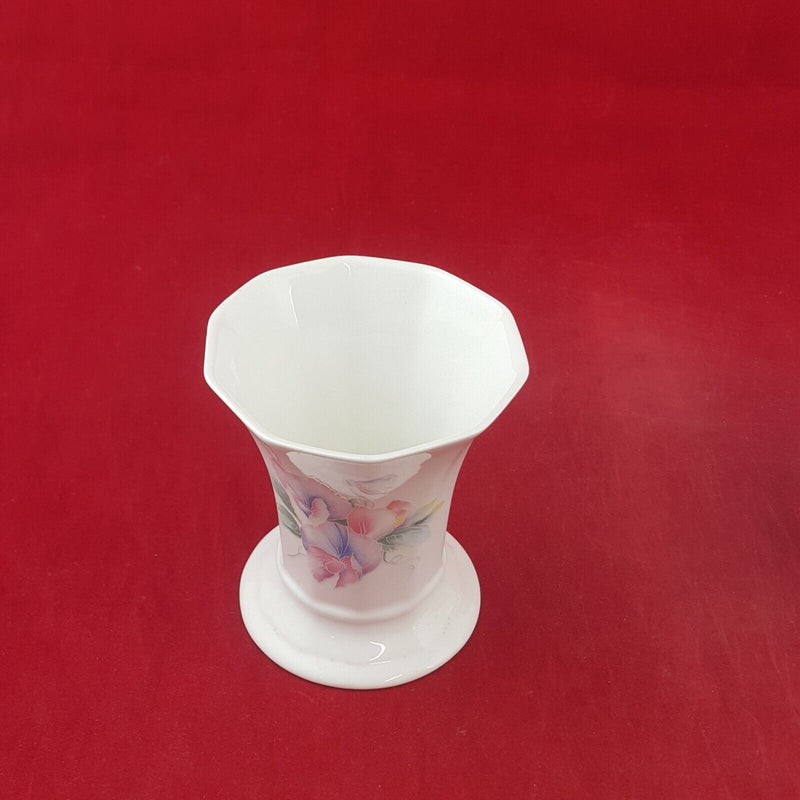 Aynsley Little Sweatheart Small Vase & Sugar Bowl - 7495 OA