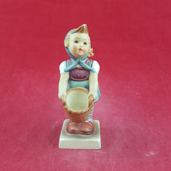 Goebel Hummel Figurine Little Helper 1970s (Restored) - 02 TF