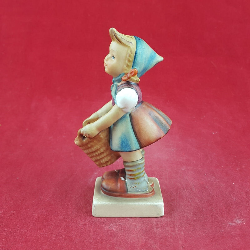 Goebel Hummel Figurine Little Helper 1970s (Restored) - 02 TF