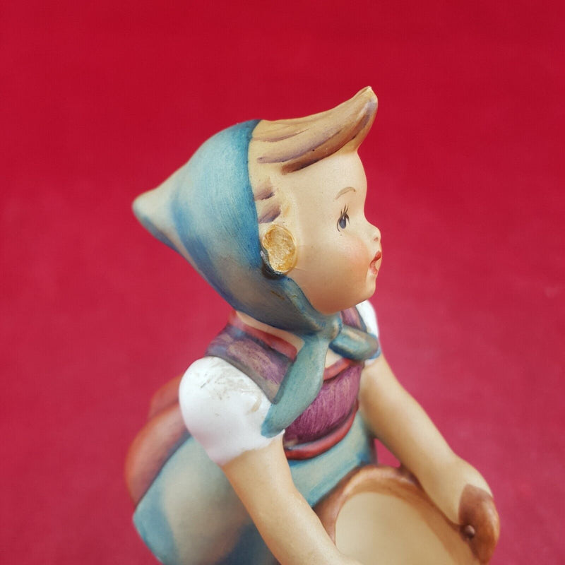 Goebel Hummel Figurine Little Helper 1970s (Restored) - 02 TF