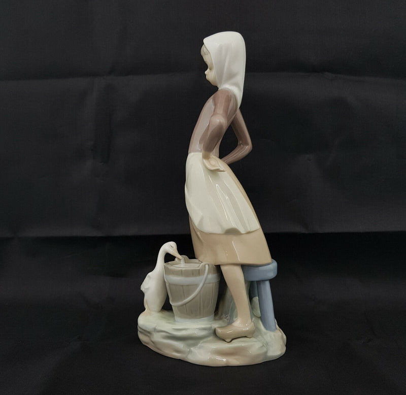 Lladro Figurine Girl With Milk Pail & Duck Model 4682 - BOXED