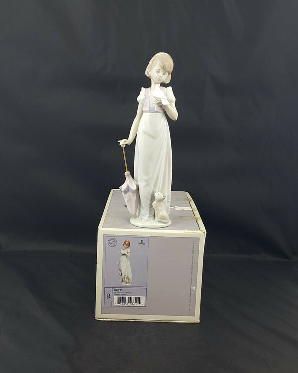 Lladro Figurine 7611 Summer Stroll Collectors Society Boxed - Glued