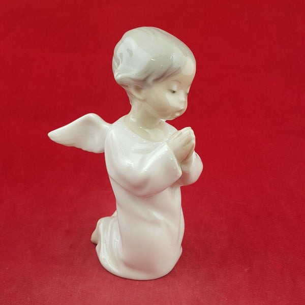 Lladro Figurine 4538 - Angel Praying - 7579 L/N