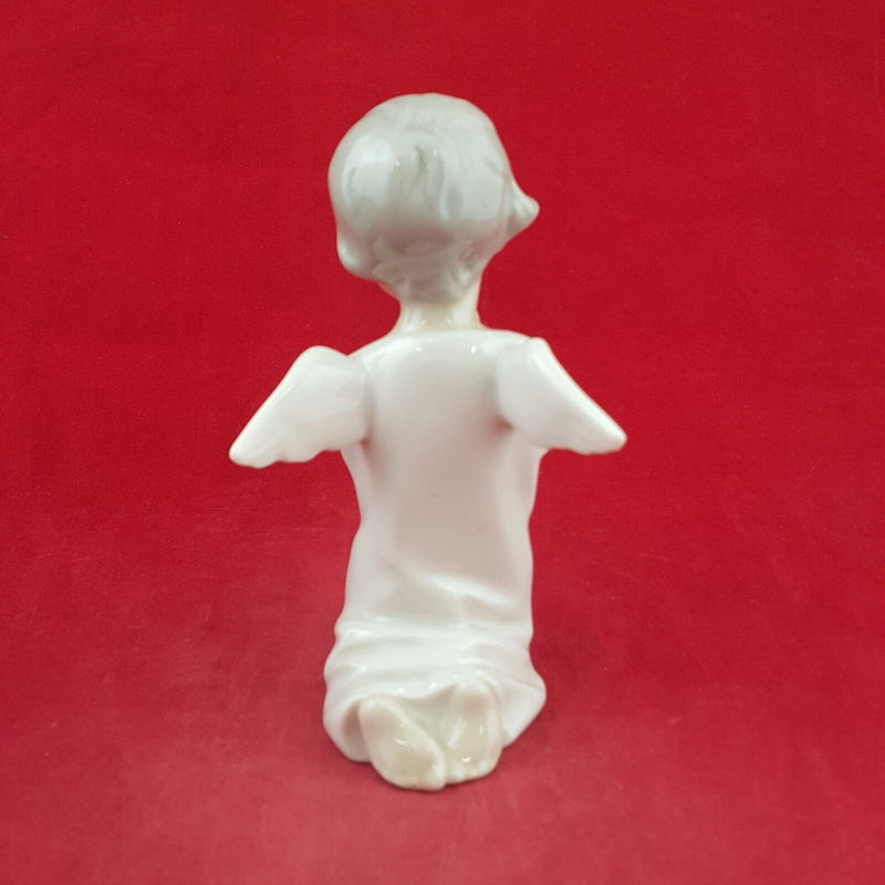 Lladro Figurine 4538 - Angel Praying - 7579 L/N