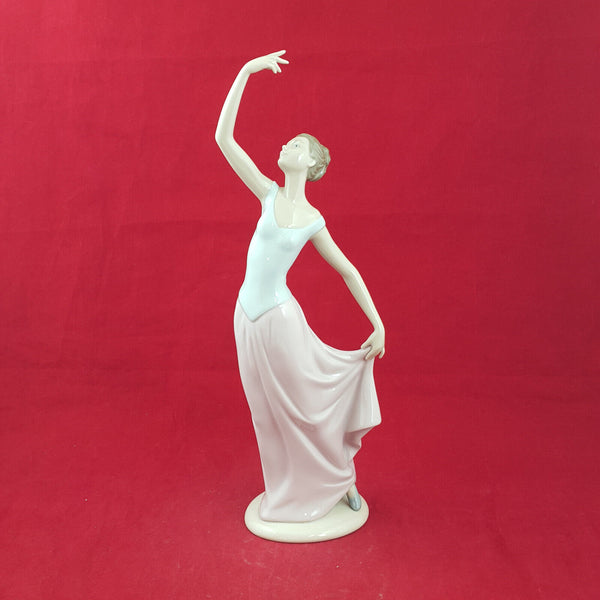 Nao By Lladro - The Dance Is Over 1783 - L/N 1225