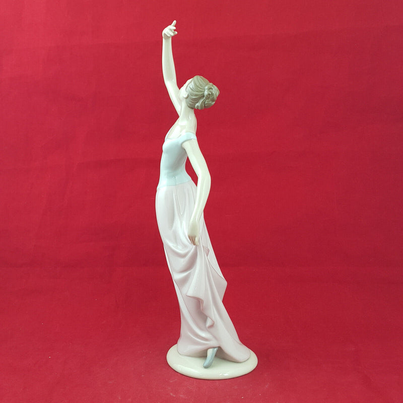 Nao By Lladro - The Dance Is Over 1783 - L/N 1225