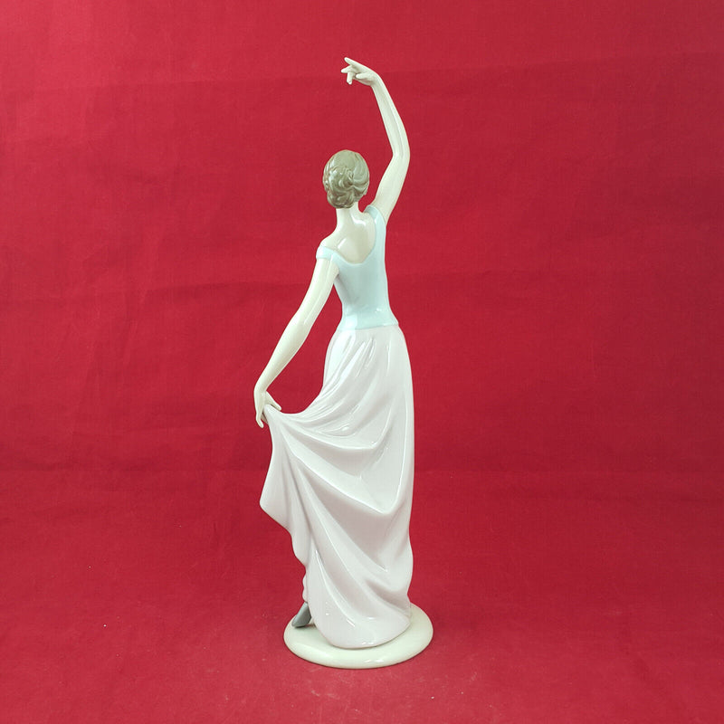 Nao By Lladro - The Dance Is Over 1783 - L/N 1225