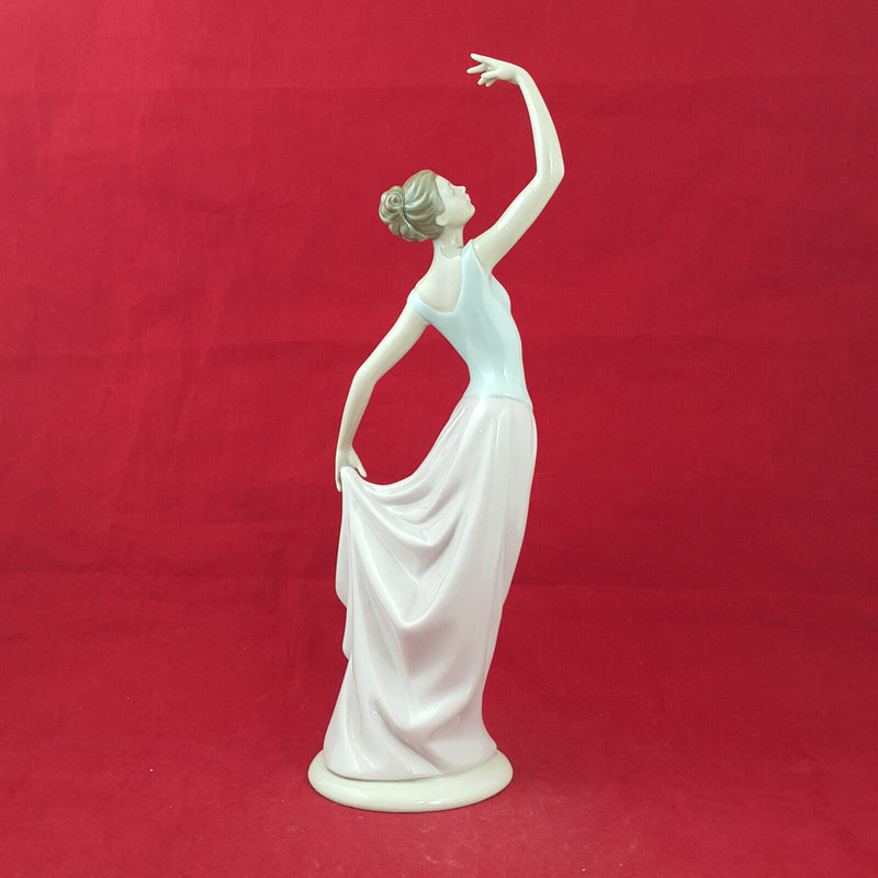 Nao By Lladro - The Dance Is Over 1783 - L/N 1225