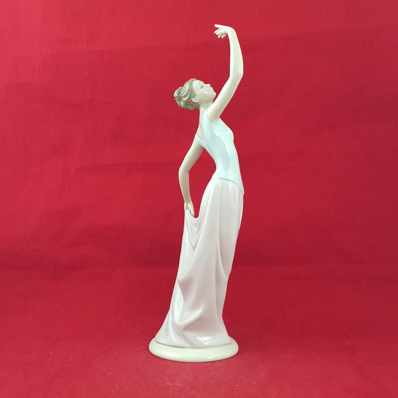 Nao By Lladro - The Dance Is Over 1783 - L/N 1225