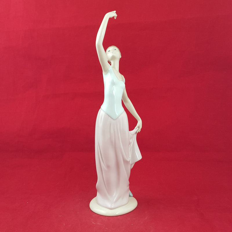 Nao By Lladro - The Dance Is Over 1783 - L/N 1225