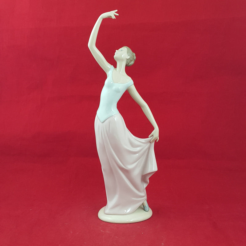 Nao By Lladro - The Dance Is Over 1783 - L/N 1225