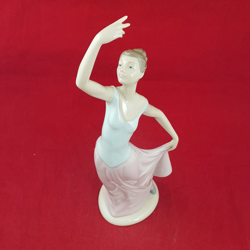 Nao By Lladro - The Dance Is Over 1783 - L/N 1225