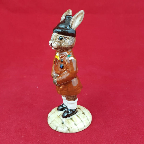 Royal Doulton Bunnykins DB61 - Brownie - 5144 RD