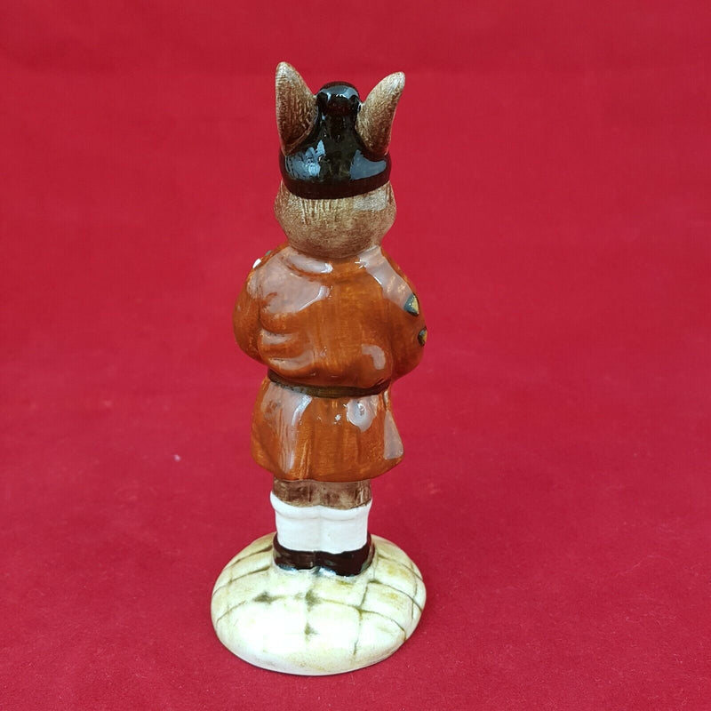 Royal Doulton Bunnykins DB61 - Brownie - 5144 RD