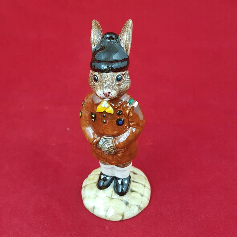 Royal Doulton Bunnykins DB61 - Brownie - 5144 RD