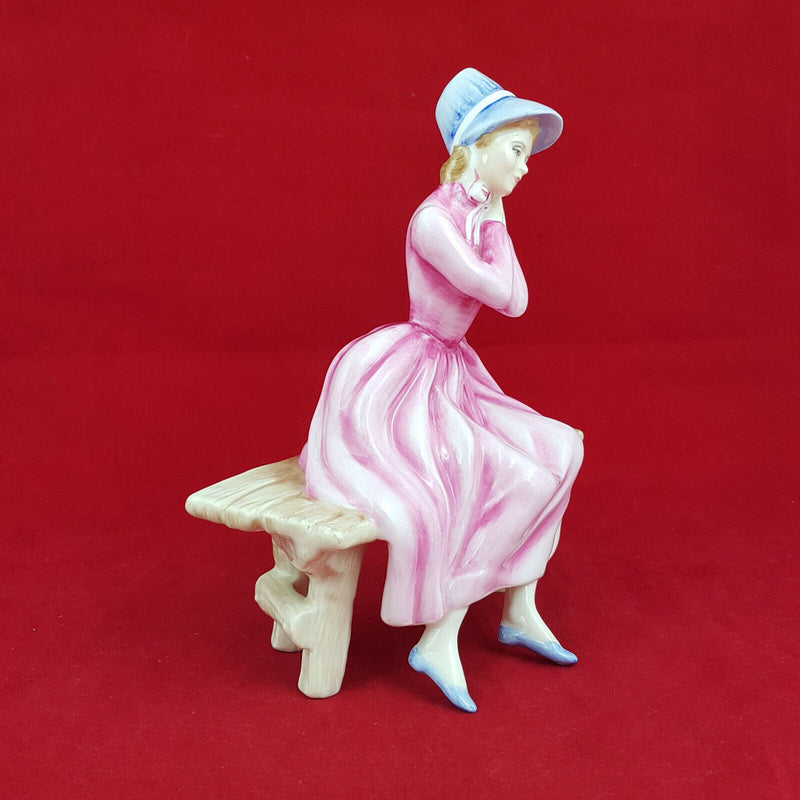 Royal Doulton Figurine - Young Dreams HN3176 – 397 RD