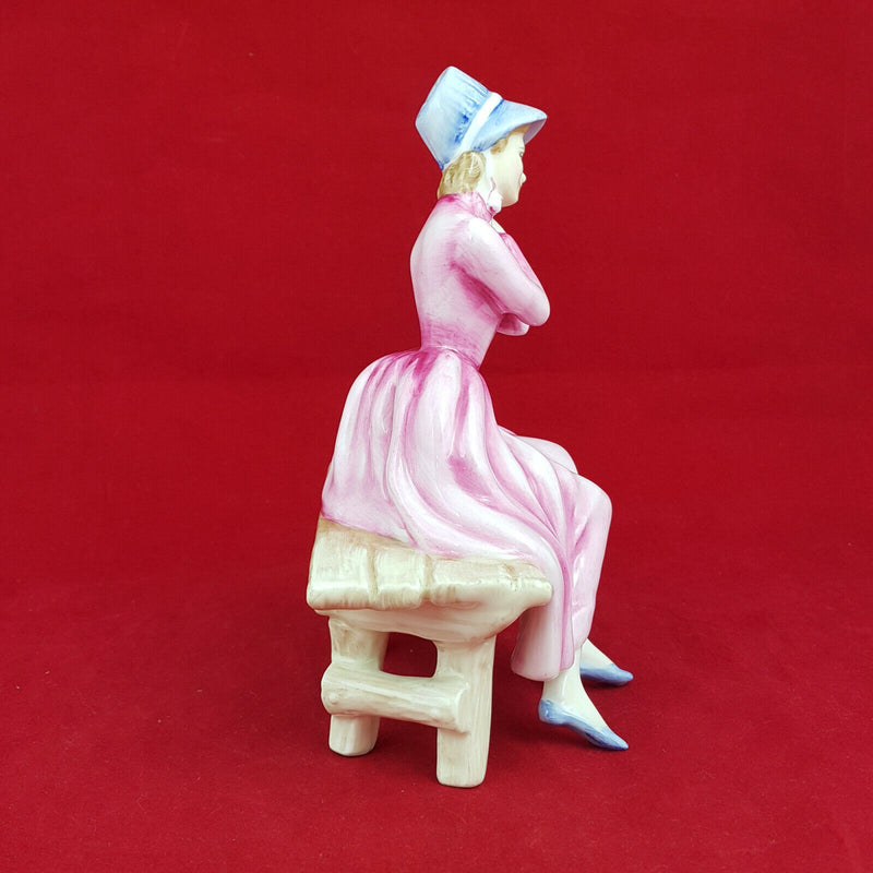 Royal Doulton Figurine - Young Dreams HN3176 – 397 RD