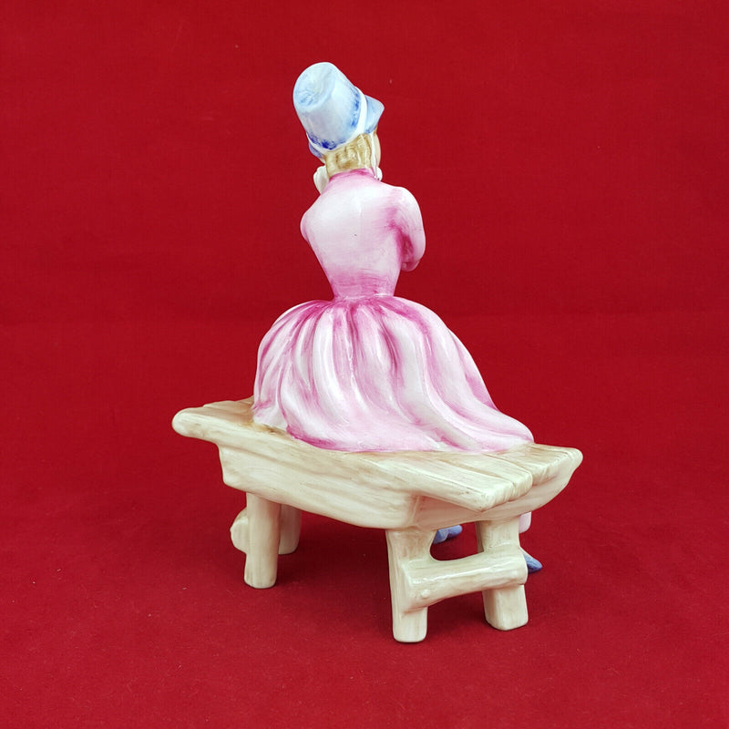 Royal Doulton Figurine - Young Dreams HN3176 – 397 RD