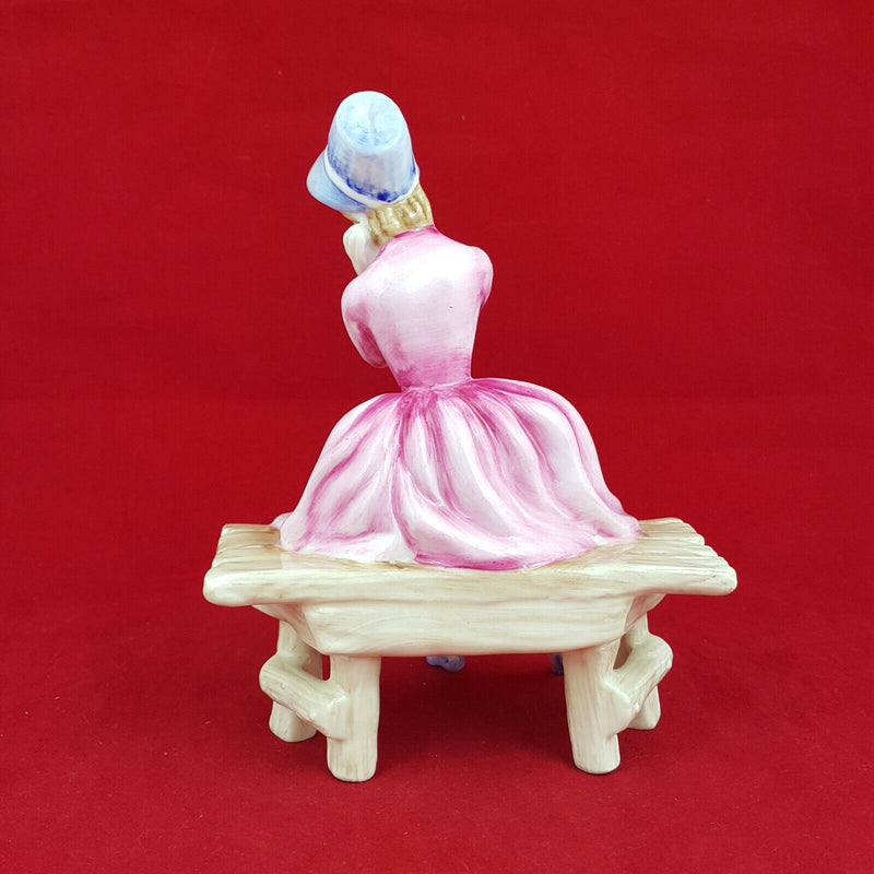 Royal Doulton Figurine - Young Dreams HN3176 – 397 RD