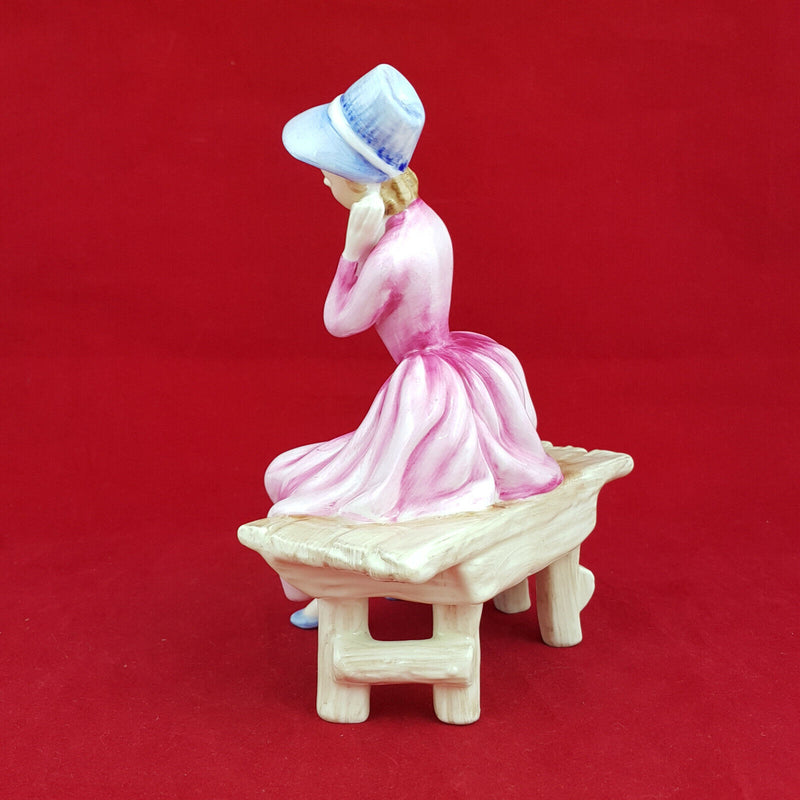 Royal Doulton Figurine - Young Dreams HN3176 – 397 RD