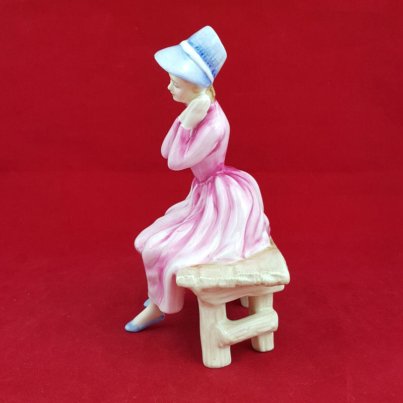 Royal Doulton Figurine - Young Dreams HN3176 – 397 RD