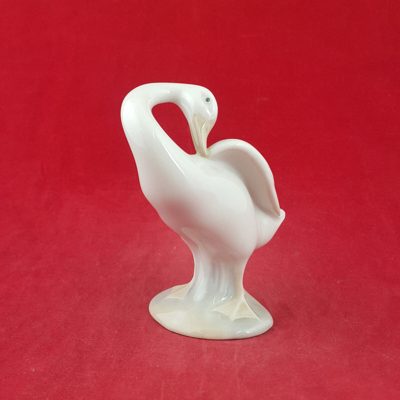 Lladro - Little Duck Beak In Wing 4553 - L/N 2333