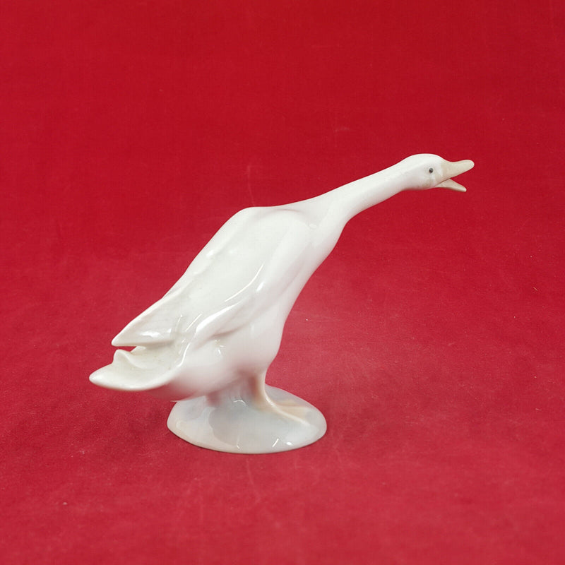 Lladro - Honking Duck / Goose 4551 - L/N 2332