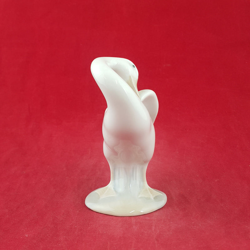 Lladro - Little Duck Beak In Wing 4553 - L/N 2333