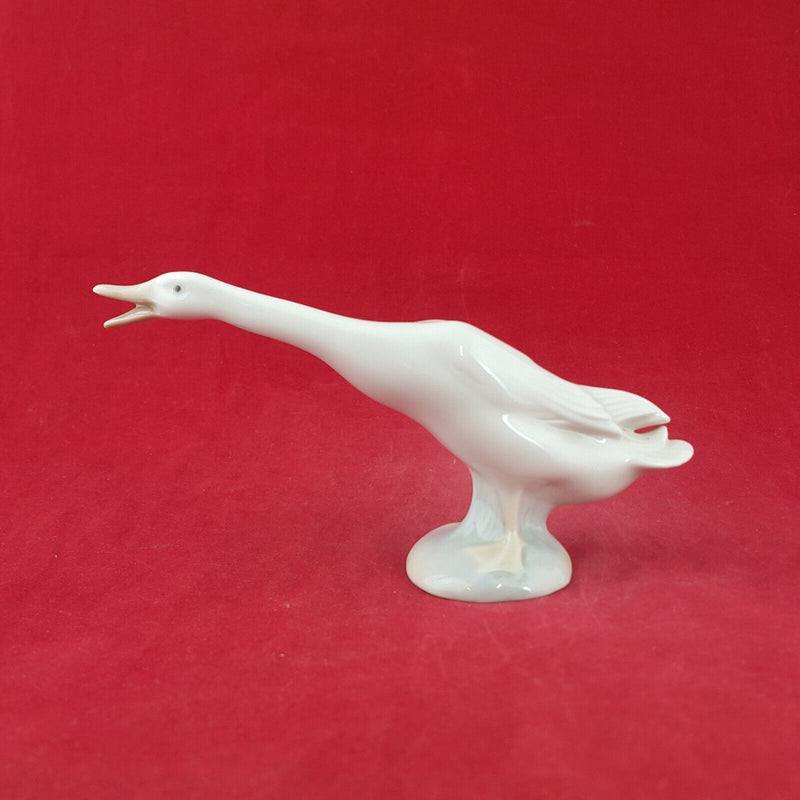 Lladro - Honking Duck / Goose 4551 - L/N 2332