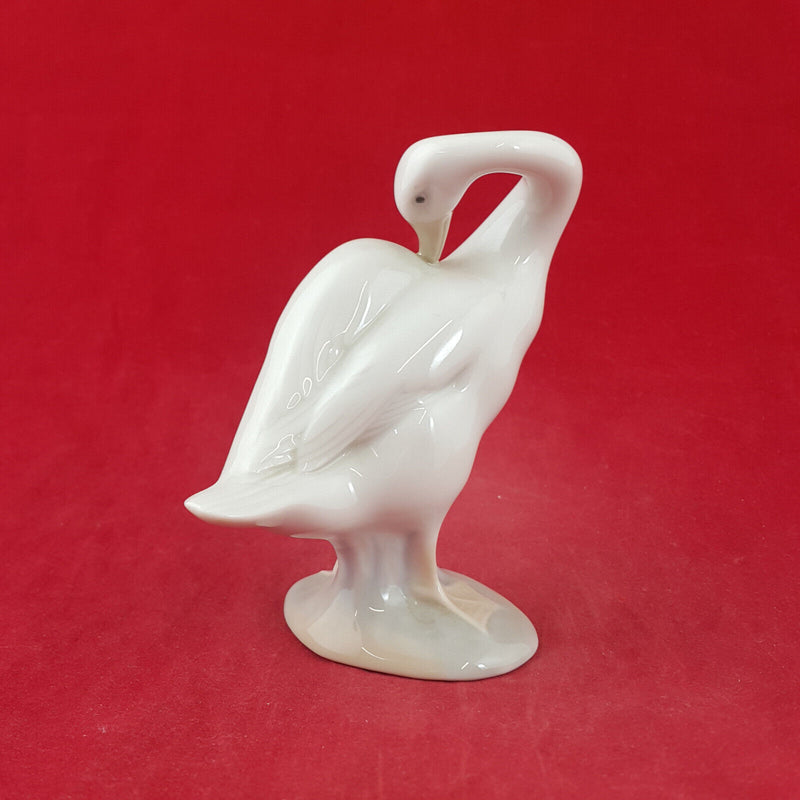 Lladro - Little Duck Beak In Wing 4553 - L/N 2333