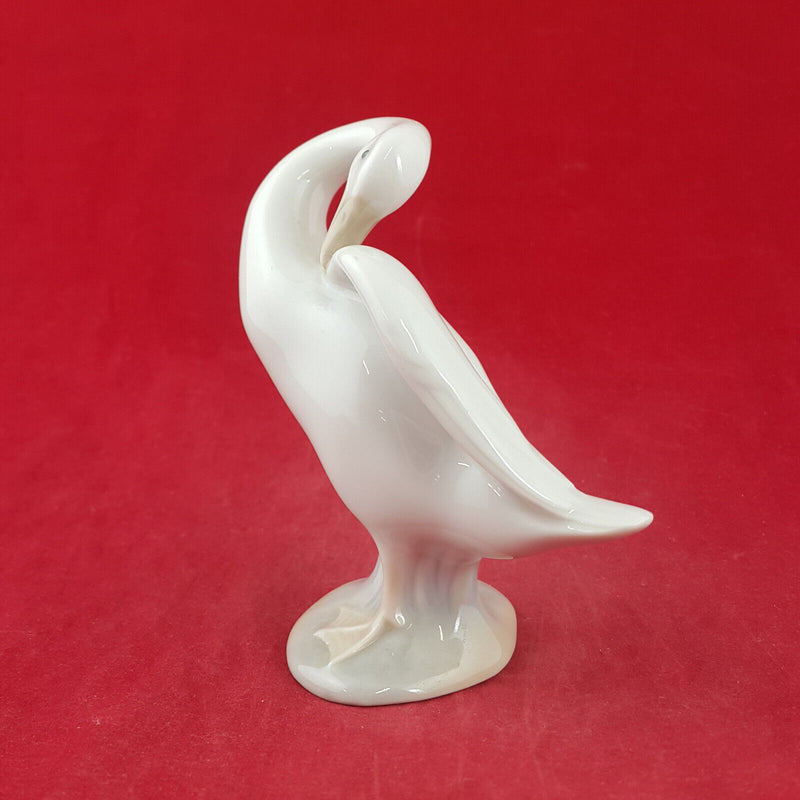 Lladro - Little Duck Beak In Wing 4553 - L/N 2333