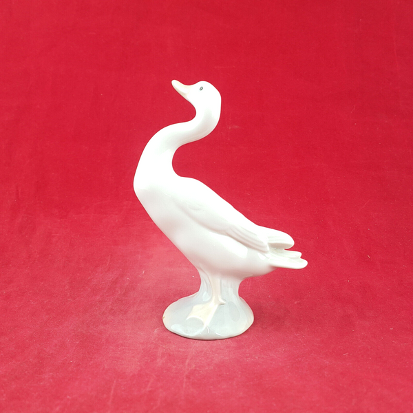 Lladro - Little Duck Looking Up 4552 - L/N 2334