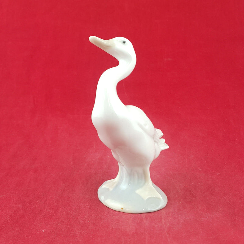 Lladro - Little Duck Looking Up 4552 - L/N 2334