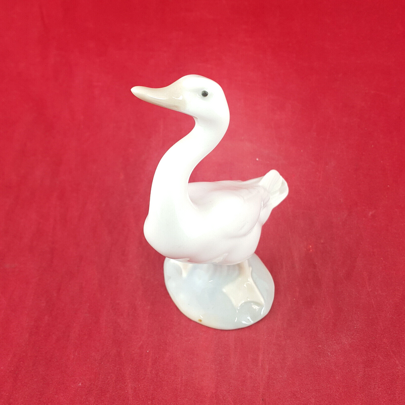 Lladro - Little Duck Looking Up 4552 - L/N 2334