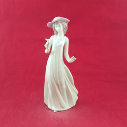 Lladro NAO Figurine 1158 Gentle Breeze - 7596 L/N