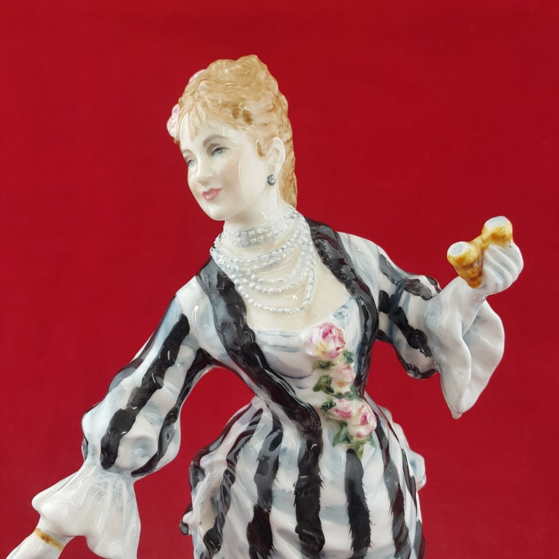 Royal Doulton Figurine HN3472 - La Loge - 7611 RD