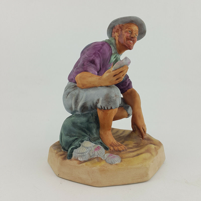 Royal Doulton Figurine - Beachcomber HN2487 – RD 875