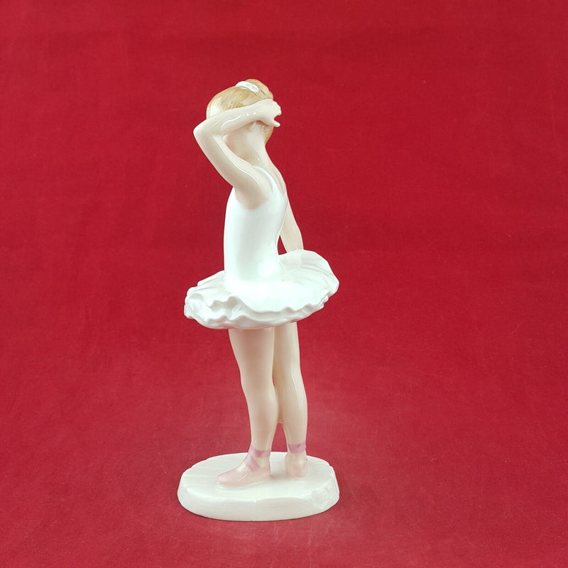 Royal Doulton Figurine HN3395 Little Ballerina - 7624 RD