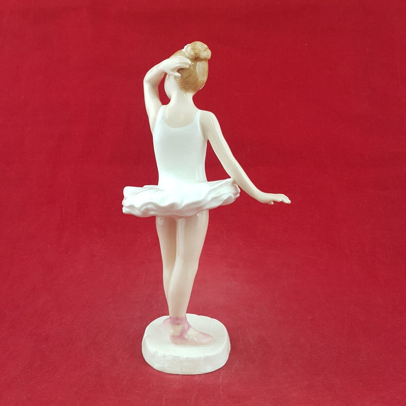 Royal Doulton Figurine HN3395 Little Ballerina - 7624 RD