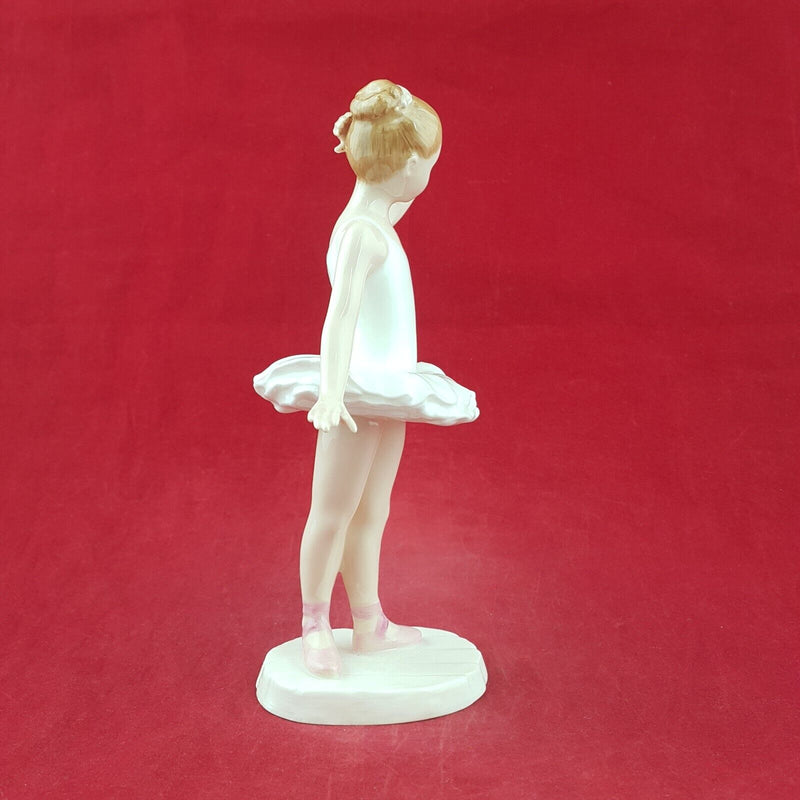 Royal Doulton Figurine HN3395 Little Ballerina - 7624 RD