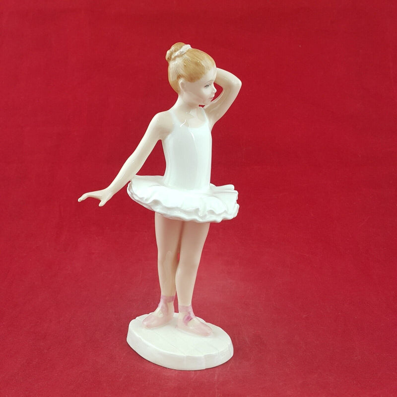 Royal Doulton Figurine HN3395 Little Ballerina - 7624 RD