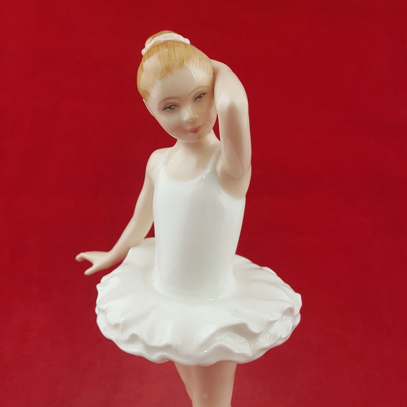 Royal Doulton Figurine HN3395 Little Ballerina - 7624 RD