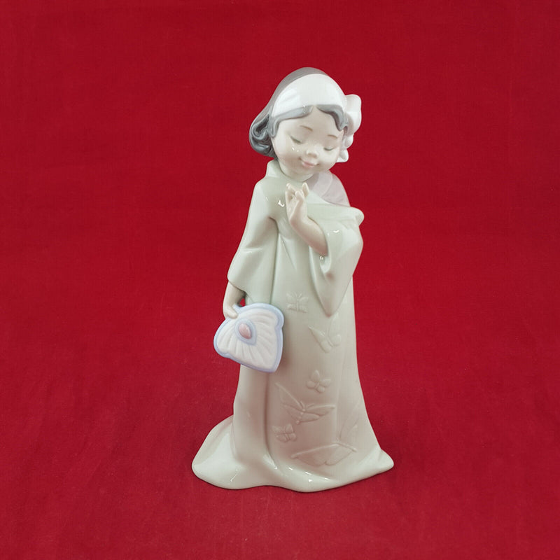 Lladro Nao - Pretty Poses 1483 - L/N 1417