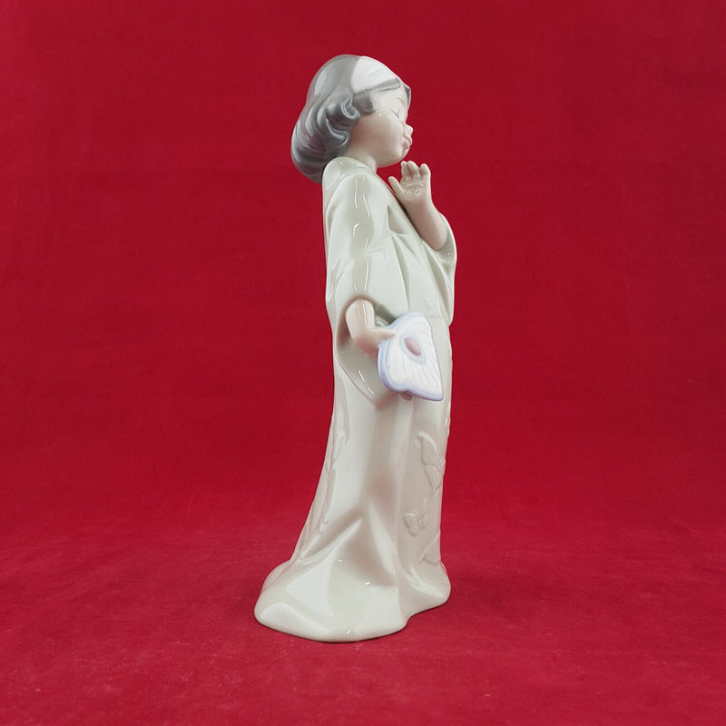 Lladro Nao - Pretty Poses 1483 - L/N 1417