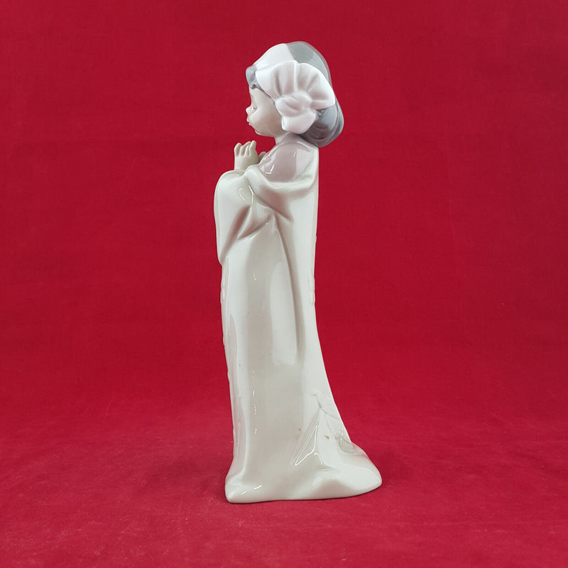 Lladro Nao - Pretty Poses 1483 - L/N 1417