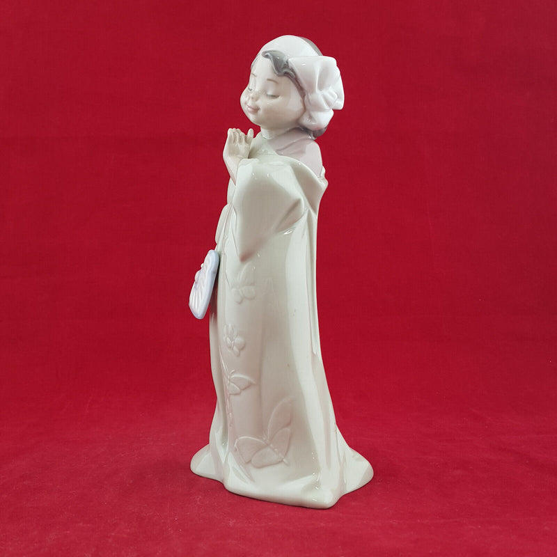 Lladro Nao - Pretty Poses 1483 - L/N 1417